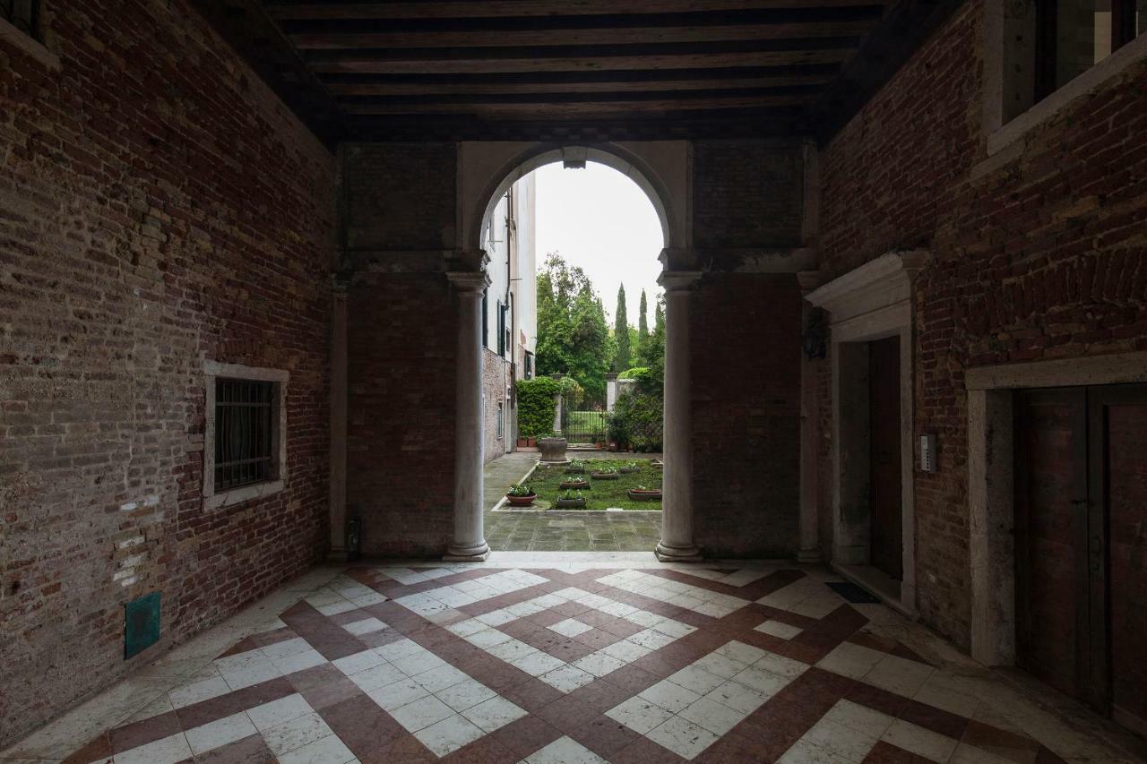 Appartamenti Inside Palazzo Foscarini Venedik Dış mekan fotoğraf